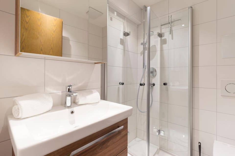 Shower, Bathroom, towels