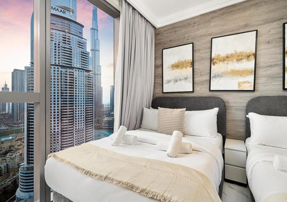 Bed, Bedroom, City view, Landmark view