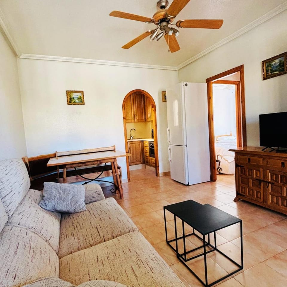 TV and multimedia, Living room, Photo of the whole room, Seating area, Dining area