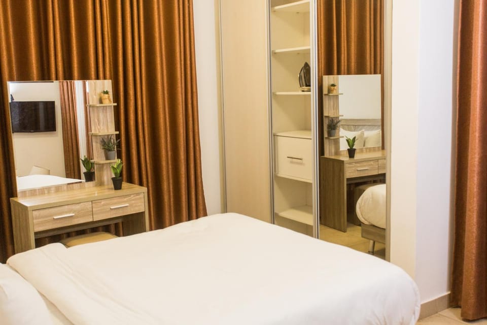 Bed, Bathroom