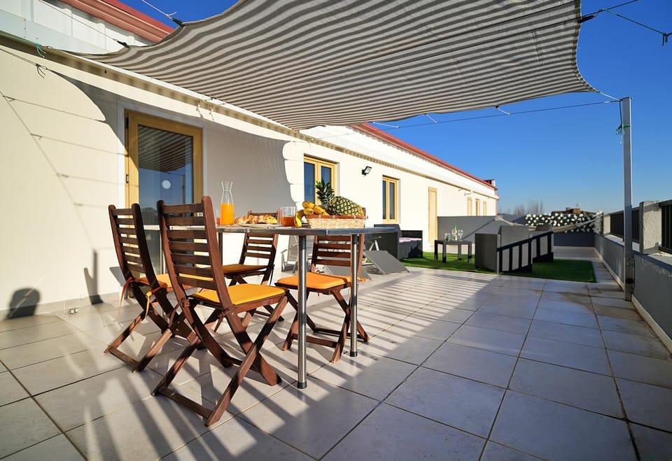 Property building, Off site, Balcony/Terrace, Dining area