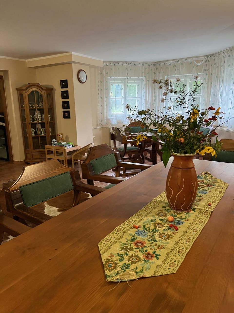 Seating area, Dining area