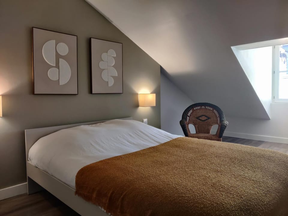 Bed, Bedroom