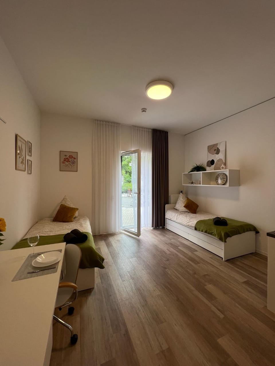 Bed, Living room, Photo of the whole room, Seating area, Bedroom