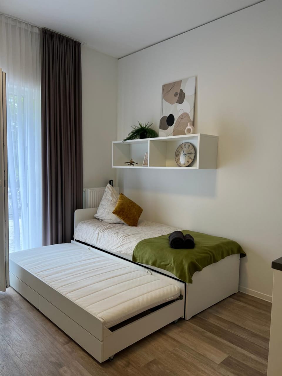 Bed, Bedroom, towels