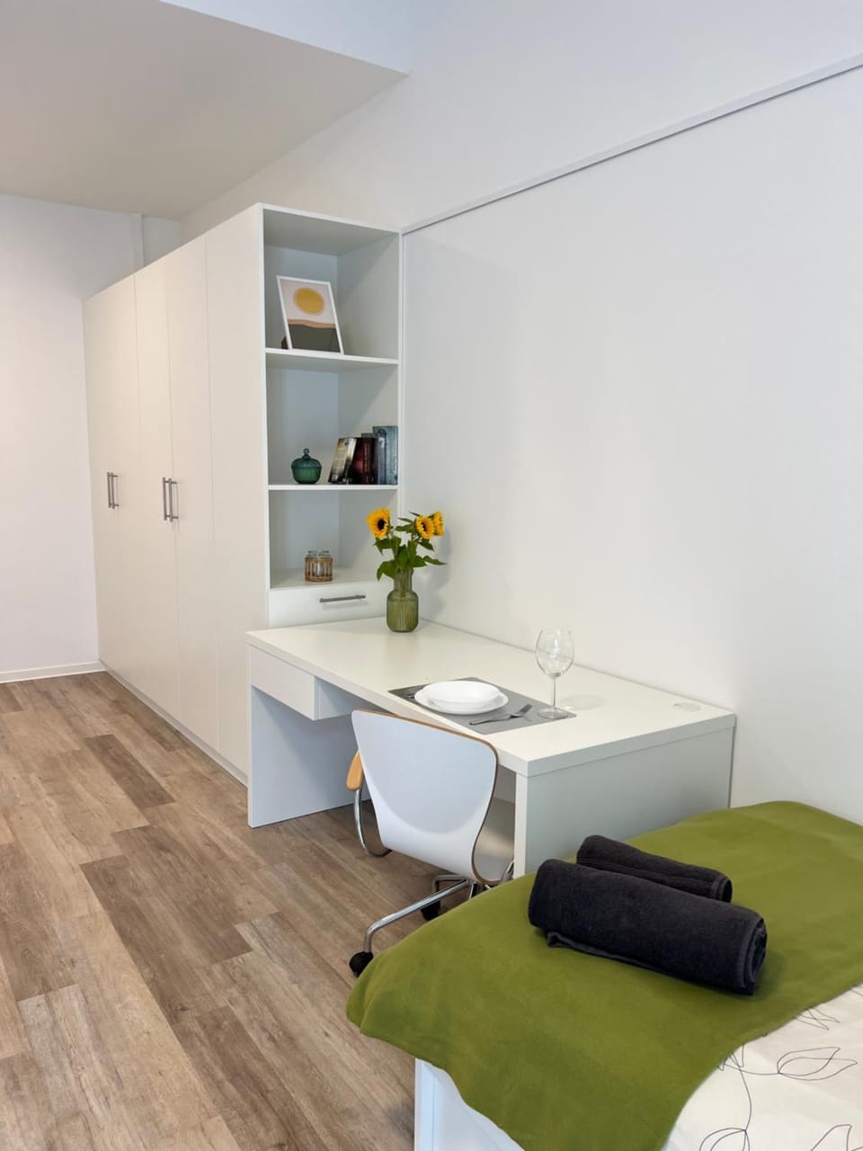 Living room, Dining area, towels