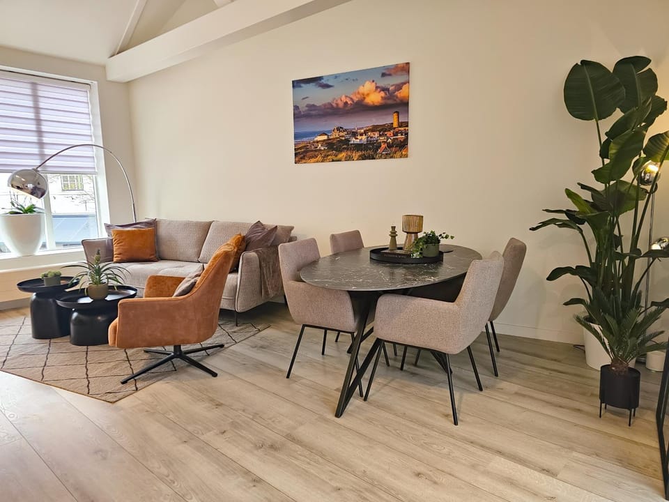 Seating area, Dining area