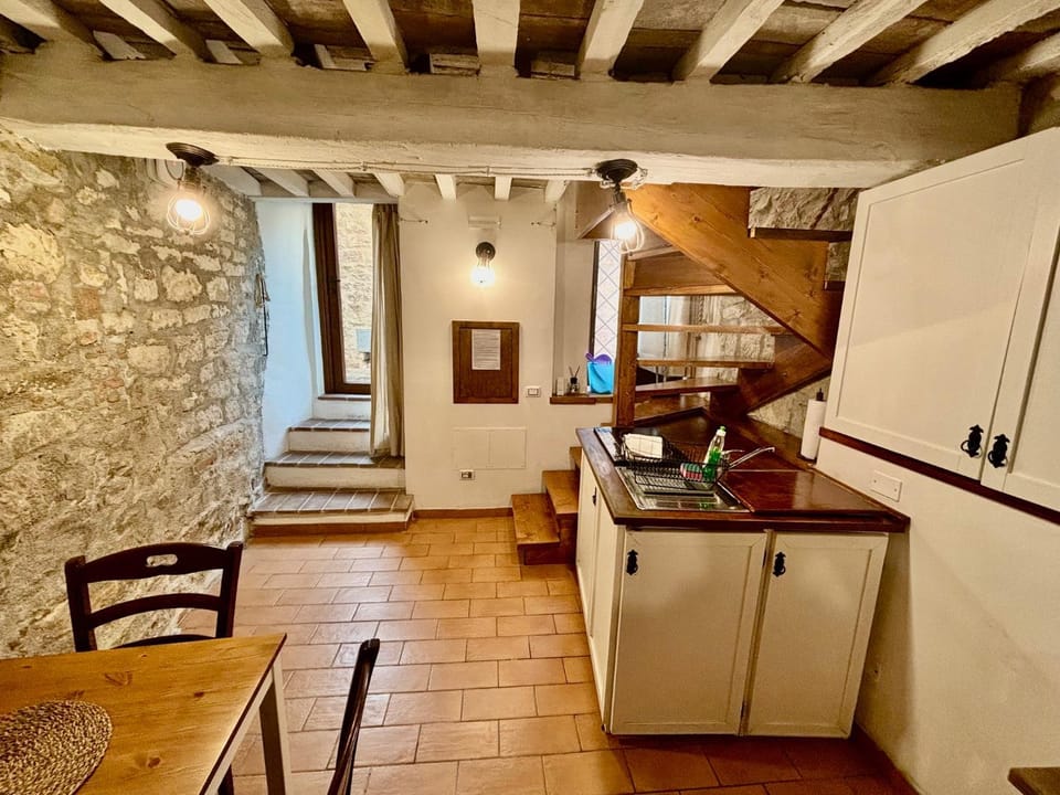 Kitchen or kitchenette, Seating area, Dining area, stove