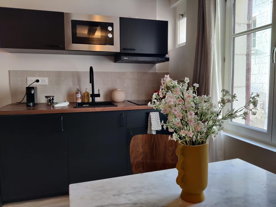 Coffee/tea facilities, Kitchen or kitchenette, microwave
