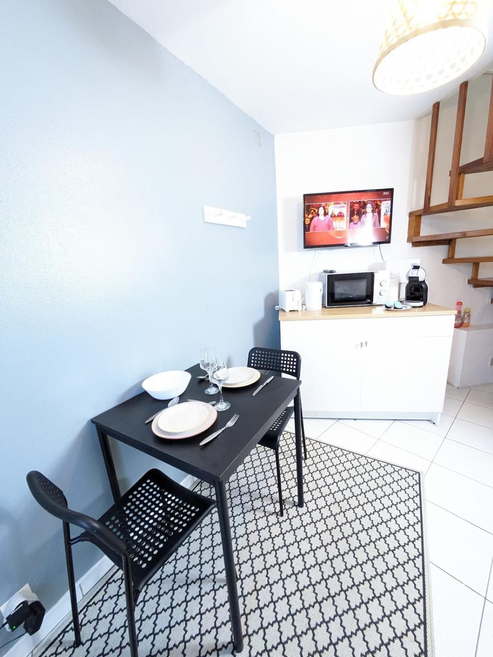 TV and multimedia, Kitchen or kitchenette, Living room, Seating area, Dining area, oven