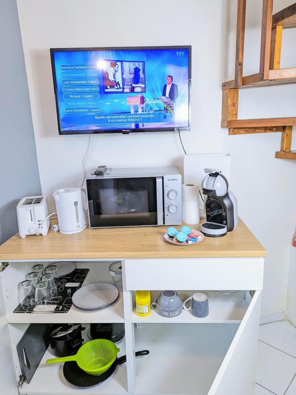 TV and multimedia, Coffee/tea facilities, Kitchen or kitchenette, stove, toaster