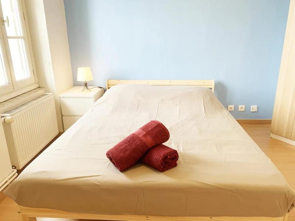 Bed, Photo of the whole room, Bedroom, towels