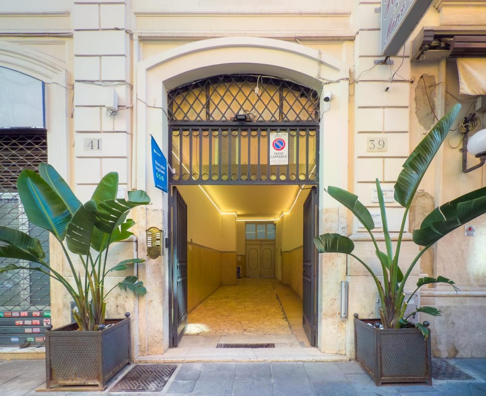 Property building, Facade/entrance
