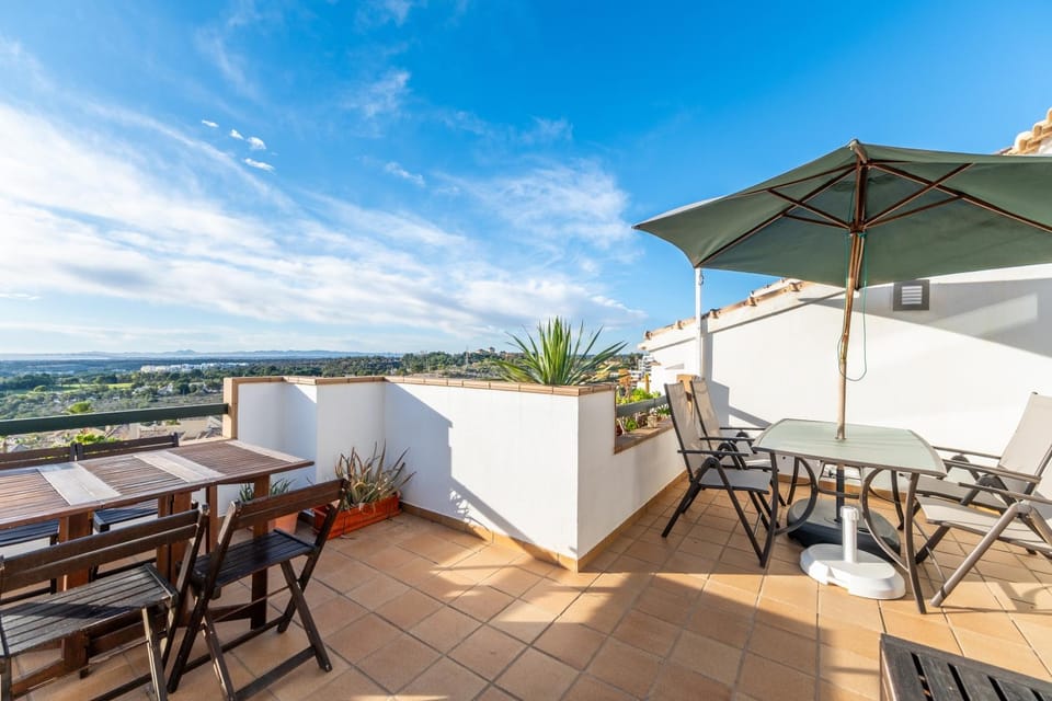 Property building, Balcony/Terrace, Living room