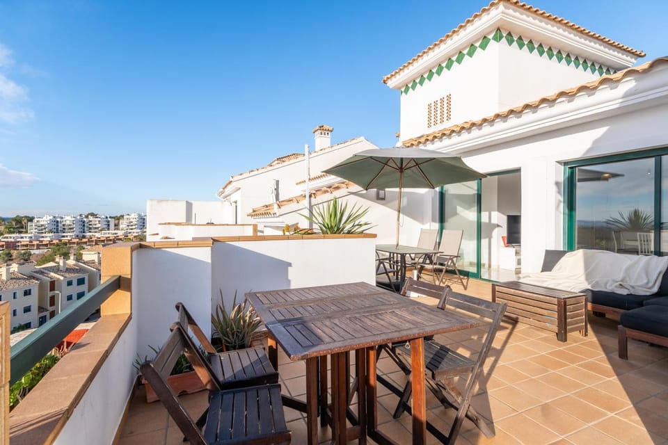 Property building, Balcony/Terrace, Living room