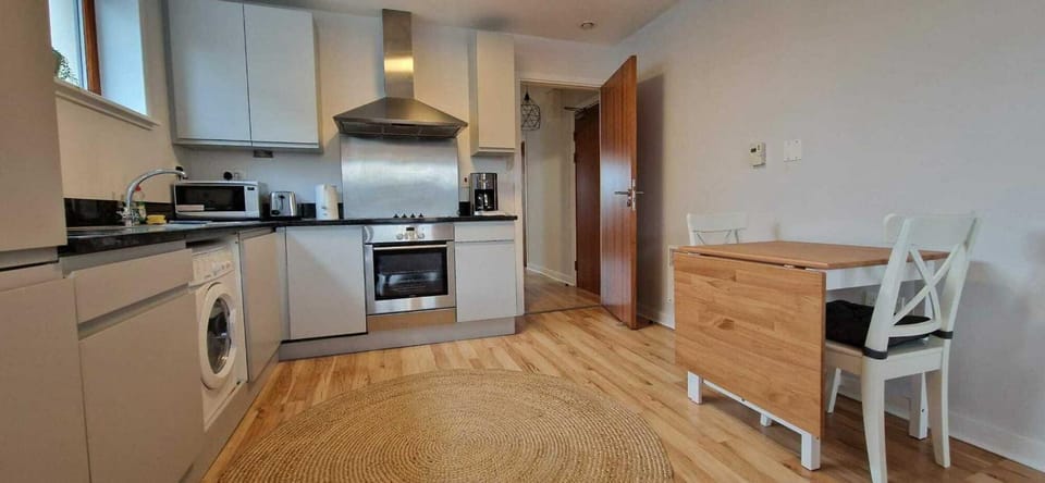 Newly Renovated D4 2BD The Aviva & Docklands Apartment in Dublin