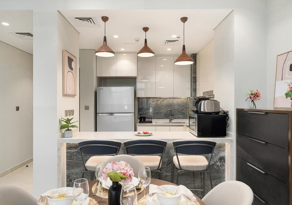 Kitchen or kitchenette, Seating area, Dining area