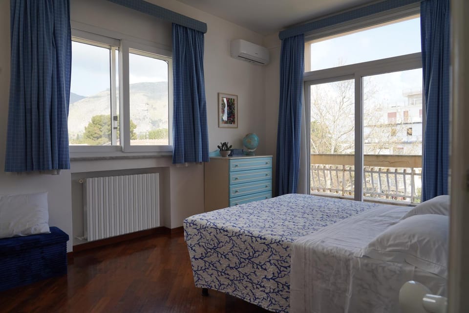 Bed, View (from property/room), Balcony/Terrace, Bedroom, air conditioner