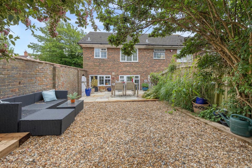 Quiet Mews House with PARKING and GARDEN close to centre and beach House in Hove