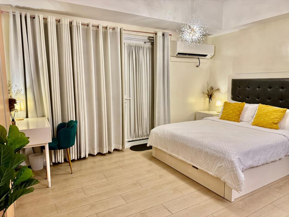 Cozy Home at Venice Luxury BGC Apartment in Makati