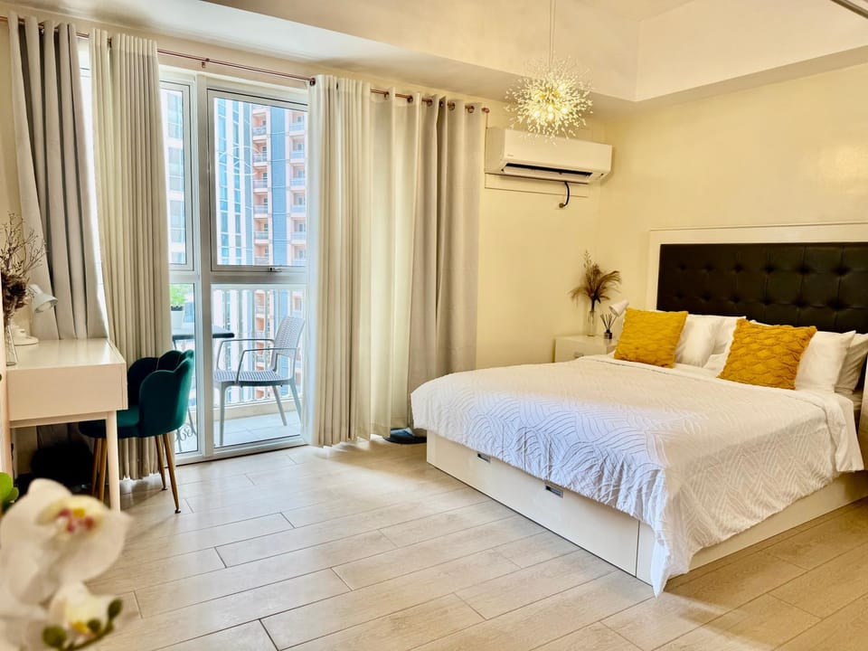 Cozy Home at Venice Luxury BGC Apartment in Makati