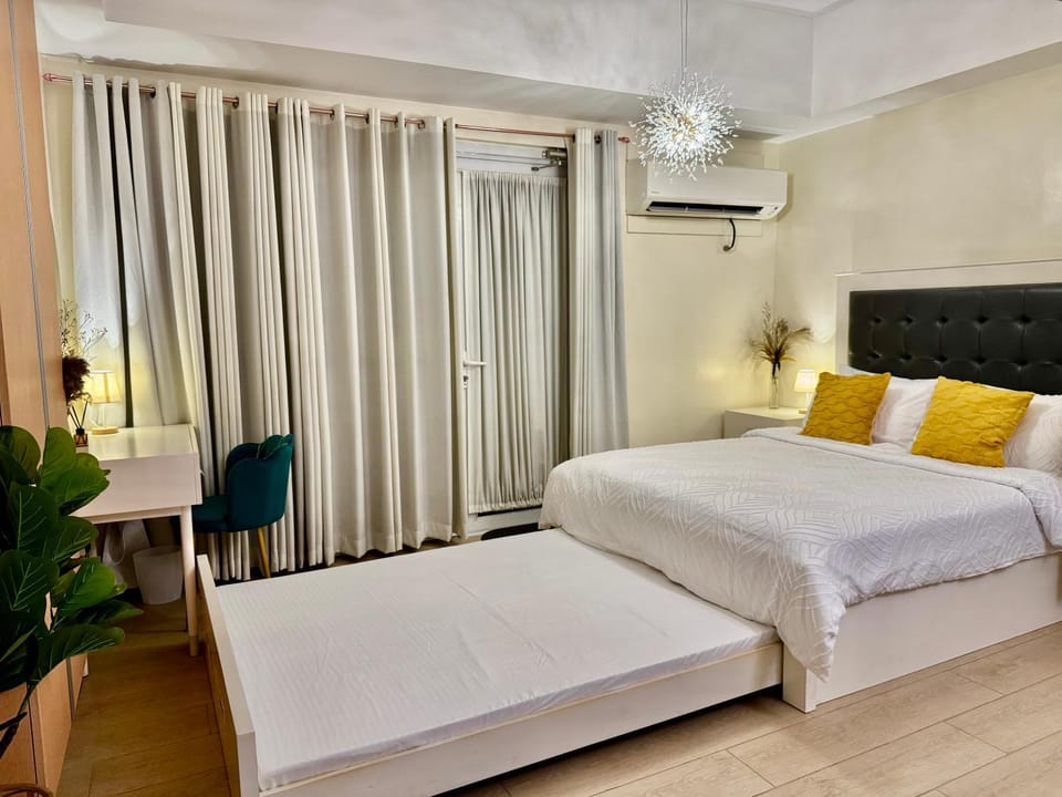 Cozy Home at Venice Luxury BGC Apartment in Makati