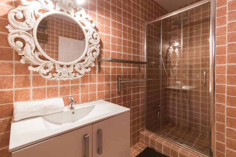 Shower, Bathroom, towels