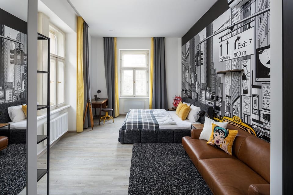 Bed, Photo of the whole room, Seating area, Bedroom
