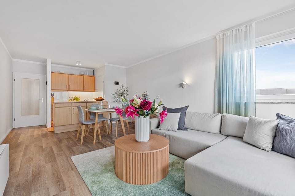 Kitchen or kitchenette, Living room, Seating area, Dining area, oven, pet friendly