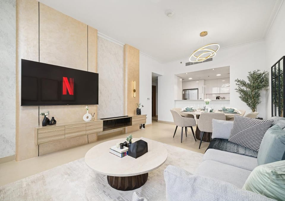 Communal lounge/ TV room, TV and multimedia, Living room, Seating area, Evening entertainment