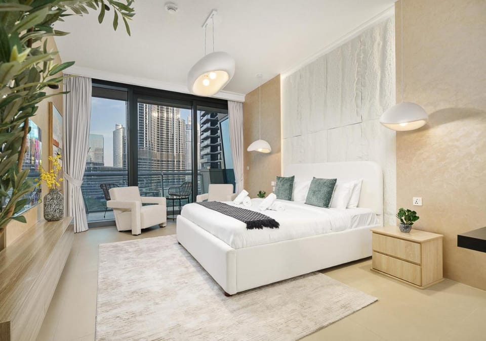 Bed, Photo of the whole room, Seating area, Bedroom