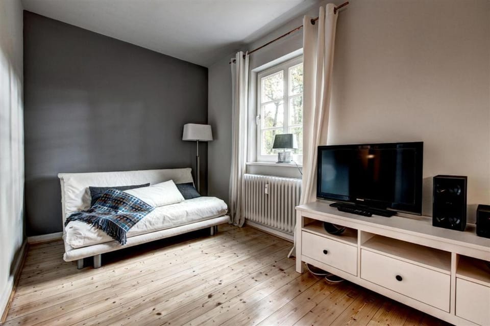 Communal lounge/ TV room, TV and multimedia, Seating area, Evening entertainment