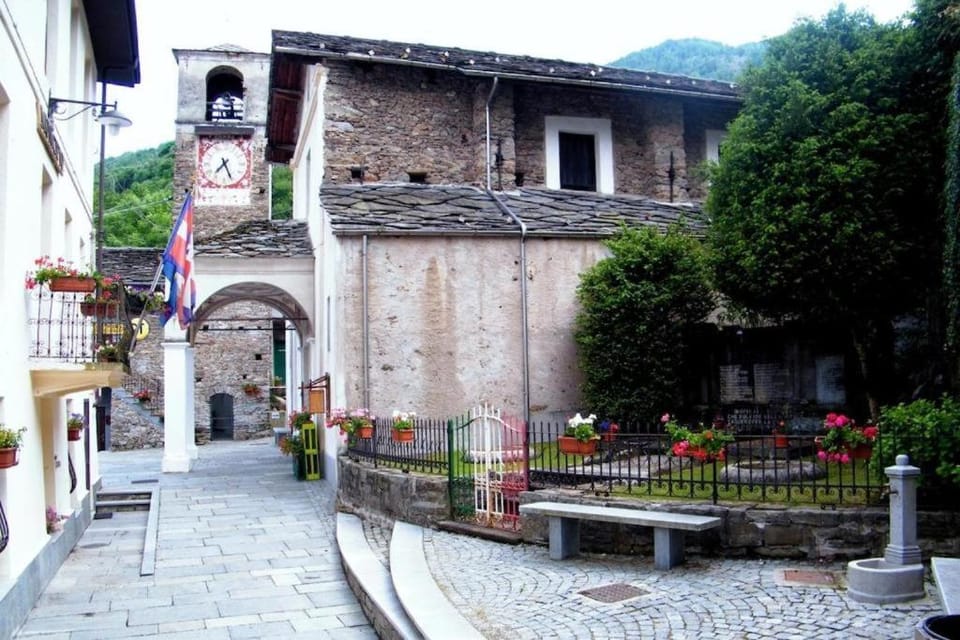 Sotto il Cielo, Balcone panoramico sul borgo di Ingria Apartment in Piedmont