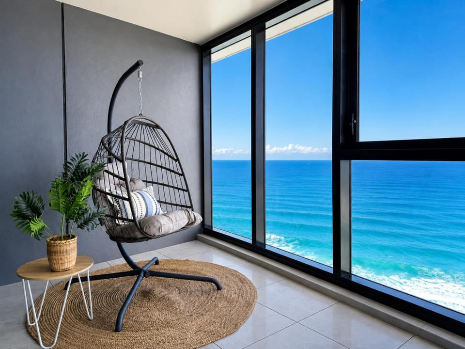 Beachfront Luxe Escape at Surfers Paradise Parking Apartment in Burleigh Heads