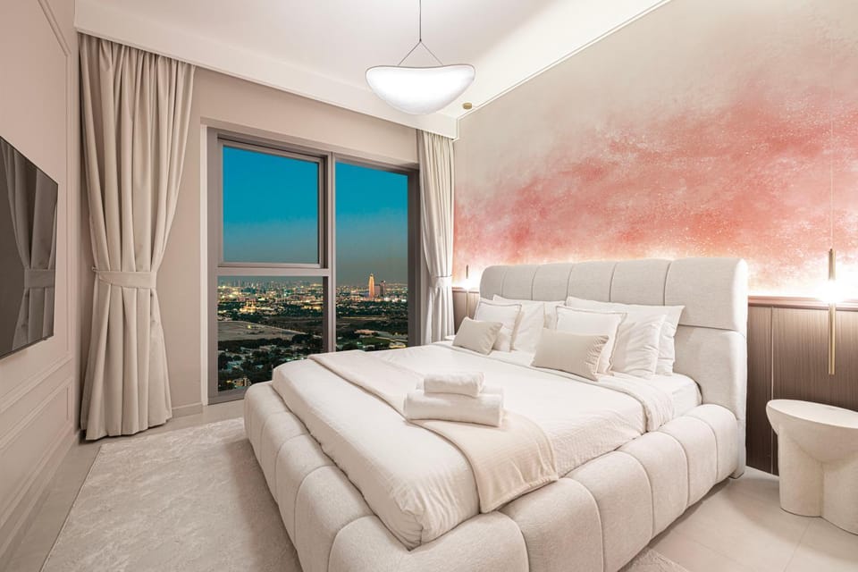 Bed, View (from property/room), Bedroom, City view