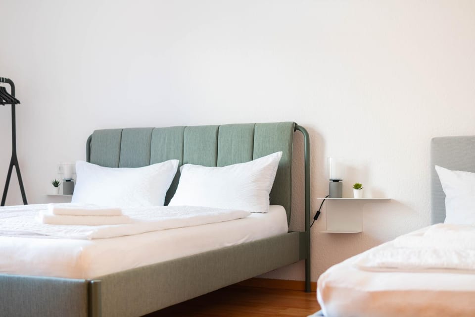 Bed, Bedroom, towels, towels