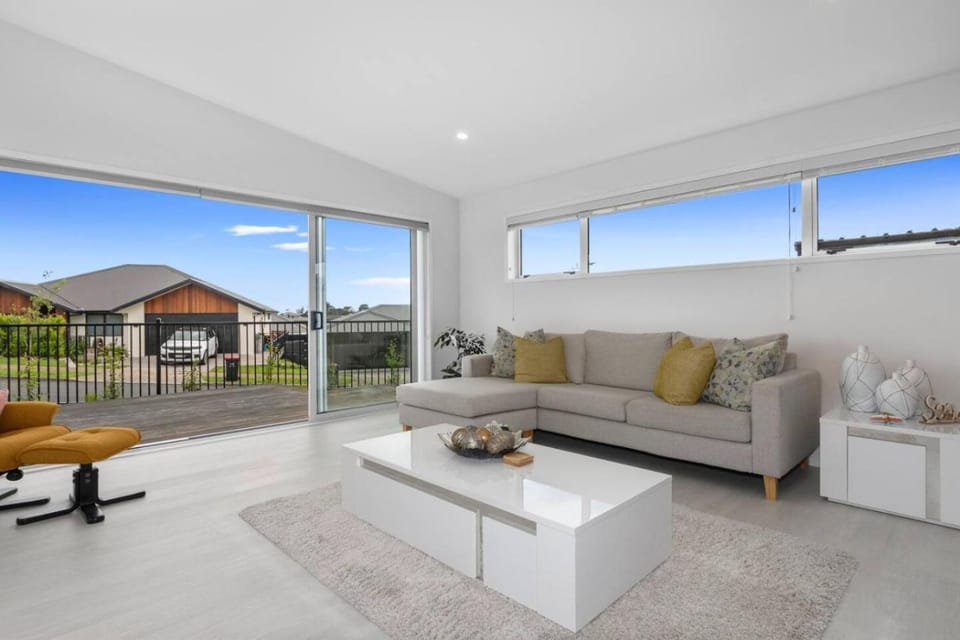 Brand New modern home 3 bedrooms - lakes House in Tauranga