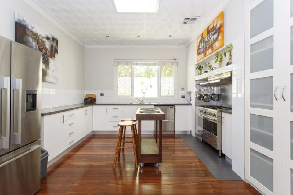 Kitchen or kitchenette, Dining area, dishwasher, oven, stove, toaster