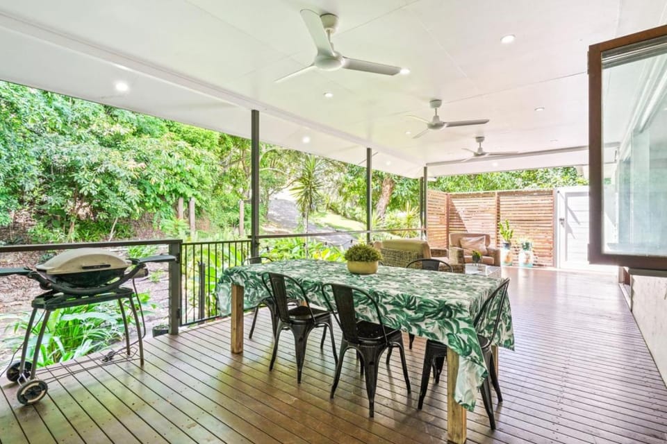 The Residence- Rainforest Retreat House in Cairns