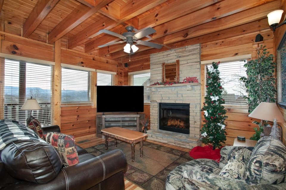 Valley View Cabin View Hot Tub Fireplace Grill Cabin in Sevier County