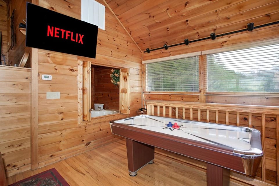 Valley View Cabin View Hot Tub Fireplace Grill Cabin in Sevier County