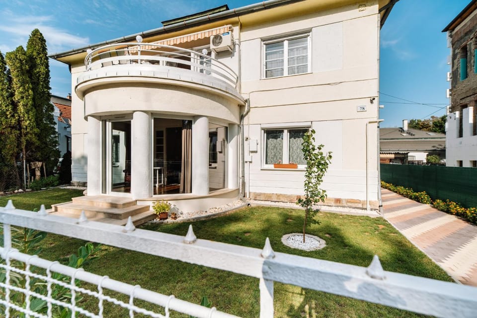 Property building, Garden, Garden view
