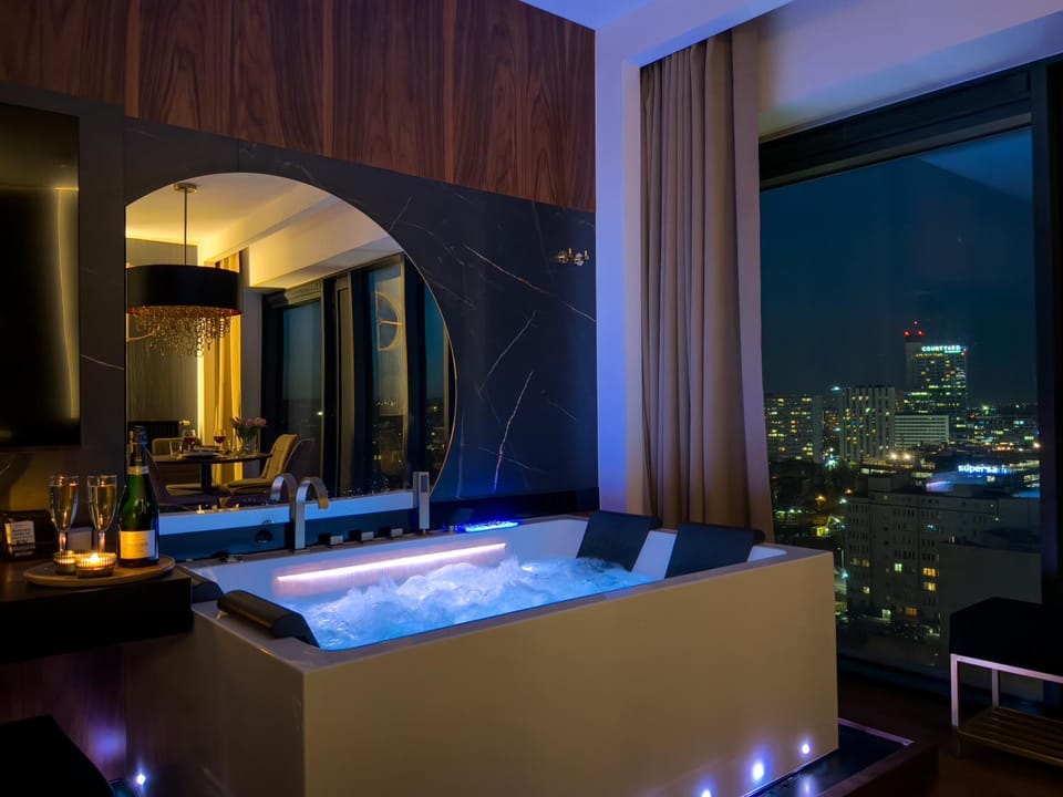 Night, Hot Tub