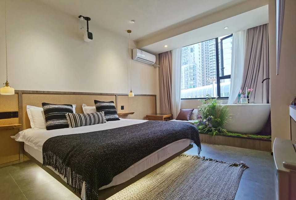 Bed, Photo of the whole room, Bedroom