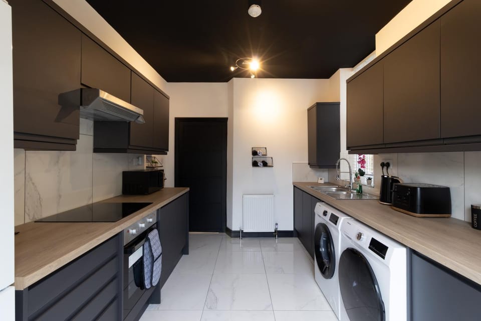 Open Mind Property - HotTub,7 Beds & Free Parking Apartment in Portsmouth