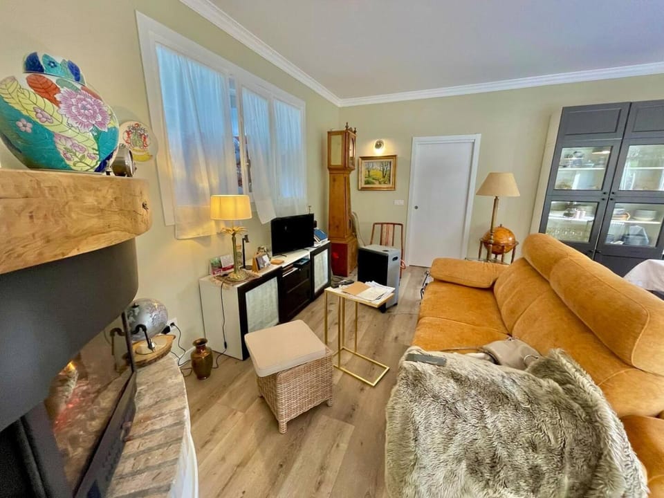 Communal lounge/ TV room, TV and multimedia, Living room, Seating area