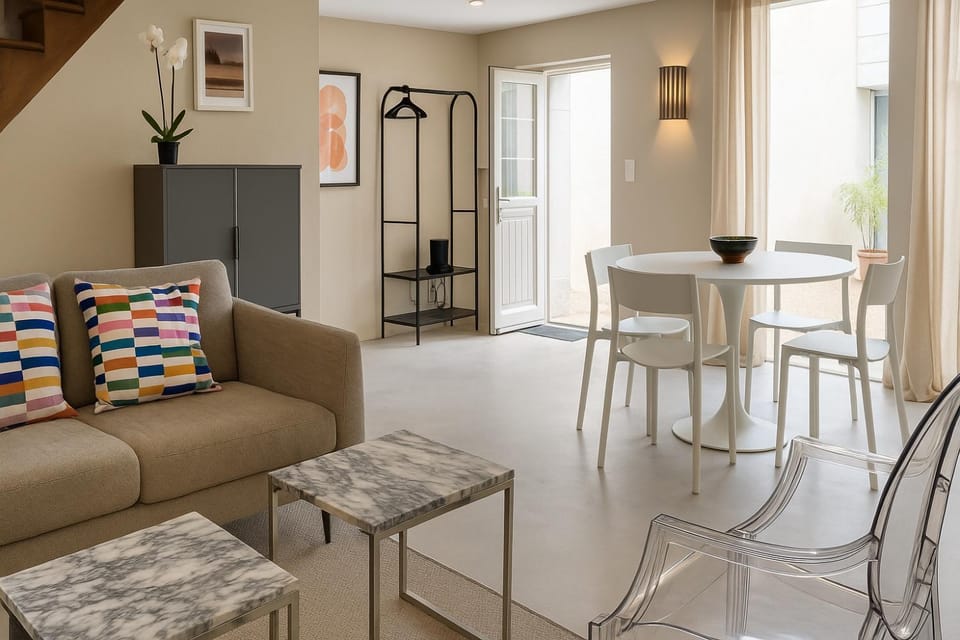 Living room, Dining area