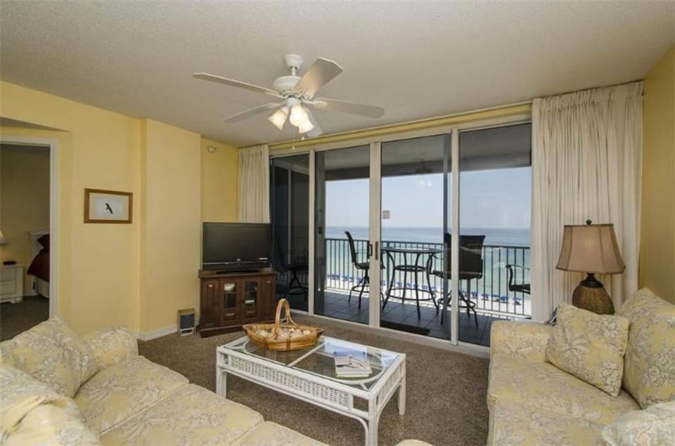 TV and multimedia, View (from property/room), Balcony/Terrace, Living room, Seating area, Sea view