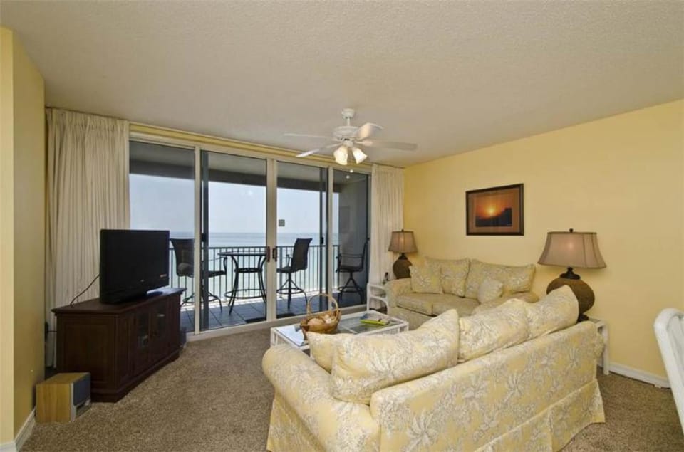 TV and multimedia, View (from property/room), Balcony/Terrace, Living room, Seating area, Sea view