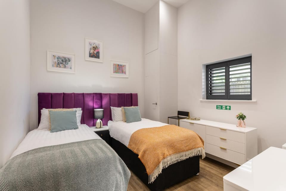 Chic 2-bed Seaside Escape in Vibrant Kemp Town Apartment in Brighton
